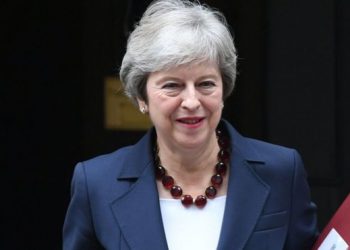 Theresa May pede à União Europeia adiamento do Brexit até 30 de junho