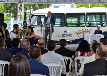Governador participa da entrega de veículos para Apaes e Pestalozzis no ES