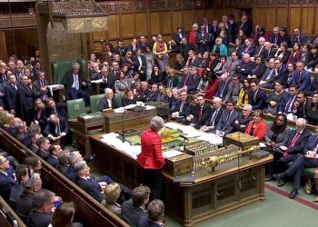 Parlamento volta a rejeitar acordo de May para Brexit e deixa Reino Unido à beira do caos