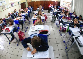 MEC suspende avaliação de alfabetização de crianças por dois anos