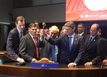 Governo arrecada R$ 2,377 bilhões à vista com leilão de 12 aeroportos