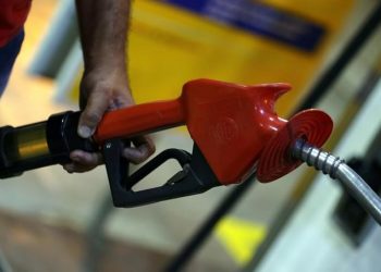 Petrobras reajusta em R$ 0,10 litro do diesel nas refinarias
