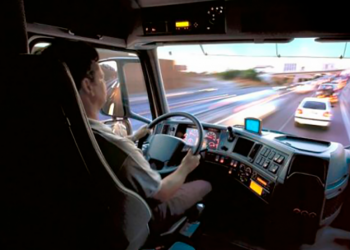 Frota de caminhões no Brasil é a mais velha desde 2007, diz estudo