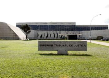 STJ: morador inadimplente não pode sofrer restrições no condomínio