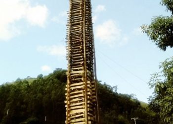 Rio Novo do Sul comemora São João com fogueira gigante