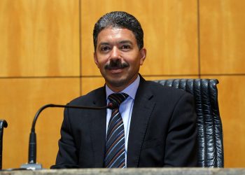 Deputado Freitas reúne-se com comissão de moradores pela construção do asfalto Fátima-Valério