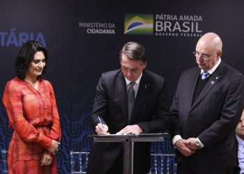 Governo lança programa de incentivo ao voluntariado