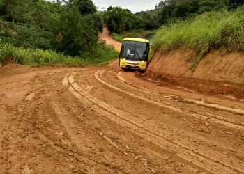 ES 230: muito além dos buracos…carro cai em cratera