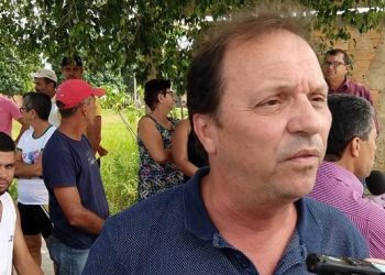 ES 230: comunidade preparada para reunião do diretor do DER