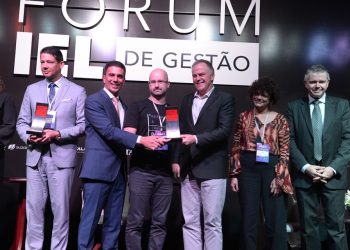 Casagrande participa da abertura de fórum empresarial em Vitória