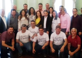 ES: 230: Governadora recebe Comissão e se compromete com obra