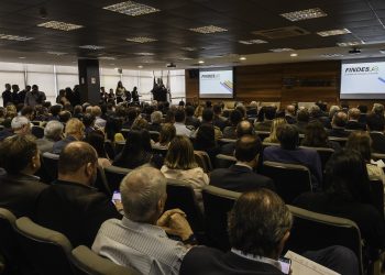 Governador Casagrande participa do lançamento do FindesLab
