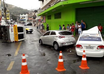 Acidente com van escolar deixa crianças feridas em Vitória