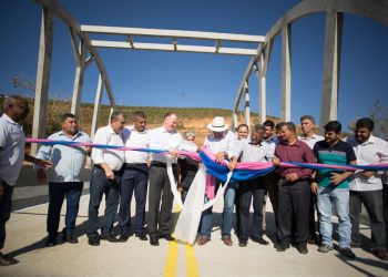 Governo do Estado entrega à população uma nova ponte em Brejetuba