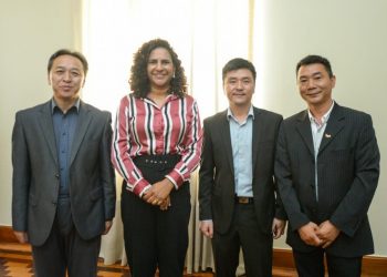 Governadora em exercício discute investimentos em reunião com cônsul da China