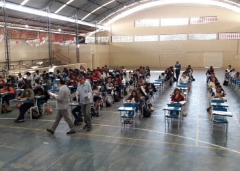 Alunos de Venda Nova do Imigrante fazem simulado do Enem