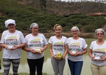Agricultores familiares e mulheres trabalhadoras rurais exibem produtos em Vitória