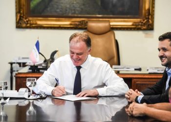 Governador sanciona lei que prorroga isenção de ICMS para taxistas