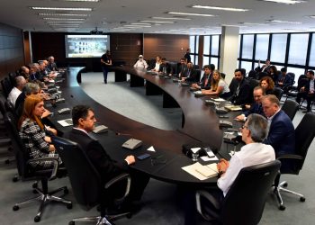 Samarco confirma retorno de atividades no próximo ano, diz governador