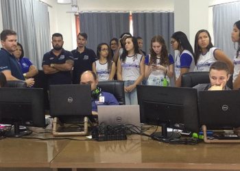 Alunos do Ensino Médio Integrado em Informática participam de visita técnica