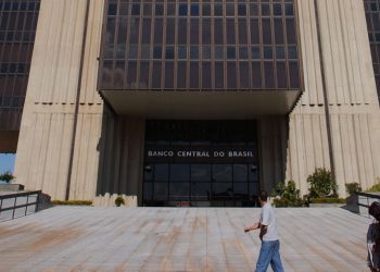 Estimativa de inflação cai pela 11ª vez seguida para 3,26%