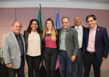 Jaqueline Moraes e cônsul do Uruguai debatem balança comercial