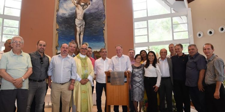 Governador acompanha inauguração de novo acesso ao Santuário Nossa Senhora da Saúde, em Ibiraçu