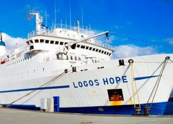 Maior livraria flutuante do mundo estará aberta ao público em Vitória