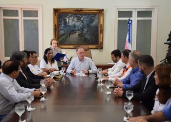 Casagrande recebe Comando Unificado da Crise sobre óleo que atinge litoral brasileiro