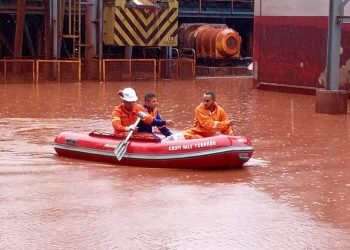 Após alagamento no Complexo do Tubarão, funcionários trabalham em casa nesta quinta-feira