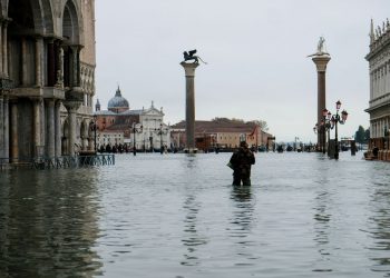 Veneza está em alerta máximo com previsão de subida do nível das águas