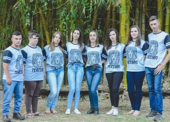 Escola reaberta pelo Governo comemora formatura de alunos do Ensino Médio noturno