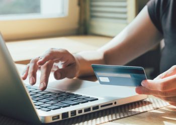 Veja como evitar golpes virtuais nas compras on-line para o Natal