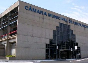 Polícia prende 20 vereadores em Câmara de Uberlândia e prende quase todos os vereadores