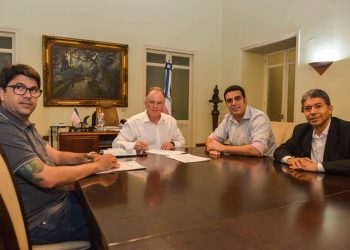 Governador sanciona leis com medidas de reestruturação dos municípios afetados pelas chuvas