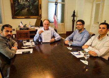 Governador assina decreto com novas medidas para recuperação de municípios atingidos pelas chuvas