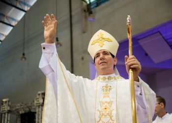 Dom Paulo grava mensagem para fiéis