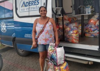 Aderes entrega cestas básicas para empreendedores de 66 municípios