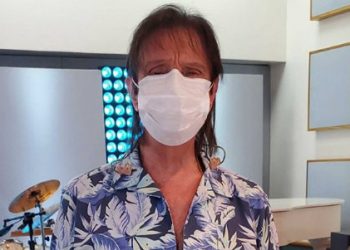 Roberto Carlos fará segunda live no Dia das Mães e cantará ‘Lady Laura’ para homenageá-las