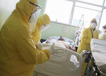 No Brasil, 31.790 profissionais de saúde contraíram covid-19