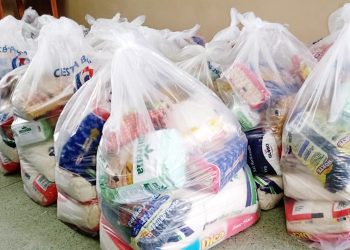 Secti doa mais 60 cestas básicas para alunos do CEET Vasco Coutinho