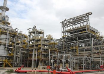 Empresas querem abrir refinarias de petróleo e asfalto no Estado