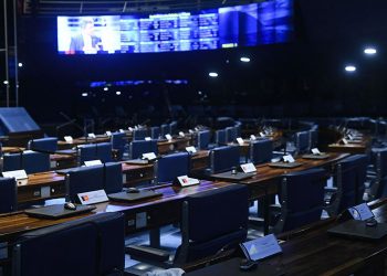 Senado aprova adiamento das eleições para 15 de novembro