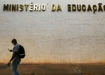 Bolsonaro anuncia Milton Ribeiro como novo ministro da Educação