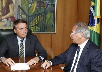 Bolsonaro prorroga novamente programa de redução de salários e jornada