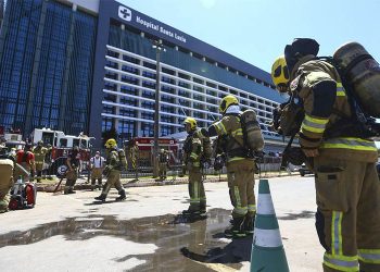 Incêndio em hospital de Brasília força retirada de pacientes
