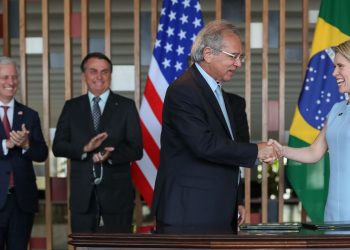 Brasil e banco americano assinam acordo de US$ 1 bi em investimentos