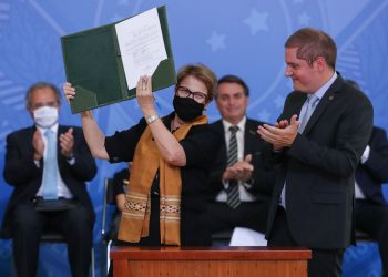 Governo revoga normas trabalhistas e apresenta eSocial simplificado