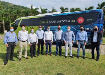 Governador do Estado faz viagem no primeiro ônibus rodoviário elétrico do País