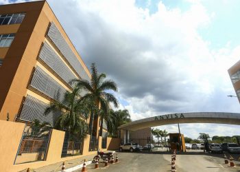 Anvisa orienta laboratórios para detecção de nova variante de covid-19